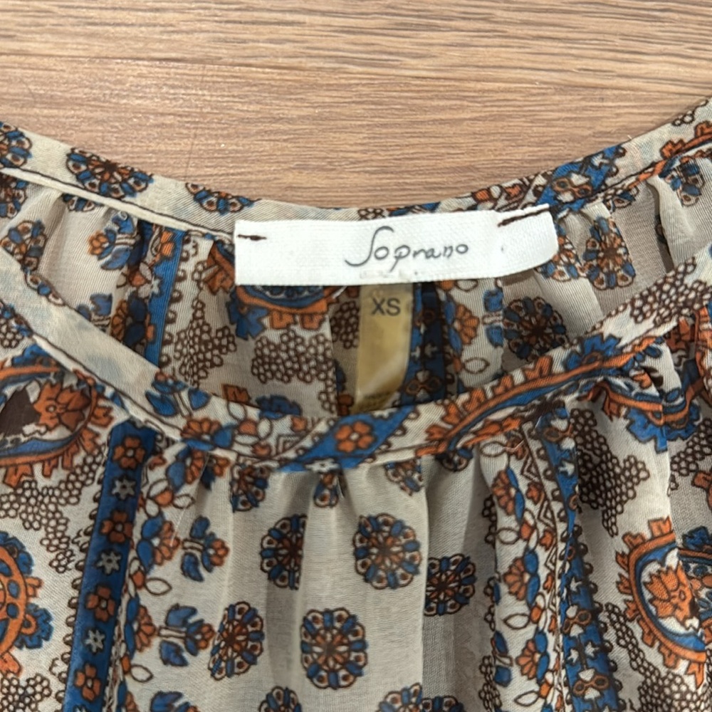 Soprano sheer pattern top - Picture 3 of 3